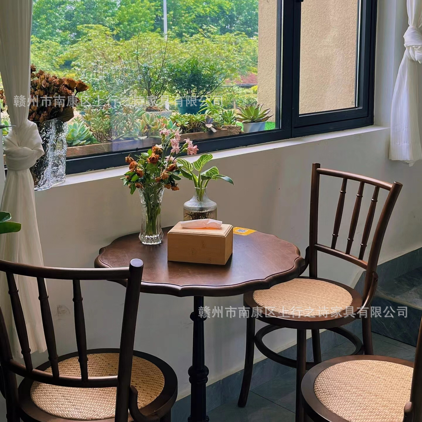Mesas y sillas de comedor de estilo antiguo americano Combinación de sillas de comedor francesas Mesas y sillas de cafetería retro Un juego completo de mesas y sillas de comedor comerciales