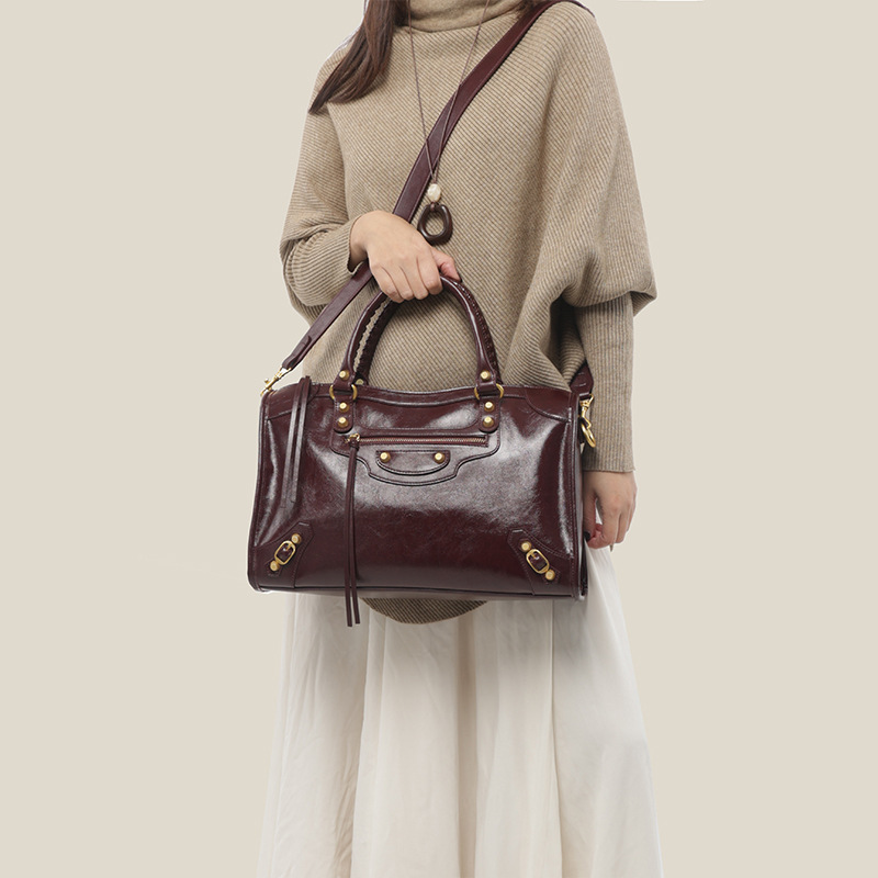 Genuine Leather B-Style Motorcycle Bag For Women 2026 New Large Capacity Retro Grained Oil Wax Leather Shoulder Crossbody Bag - Thumbnail 3