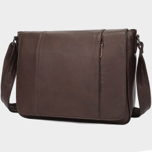 跨境复古真皮男包油蜡皮邮差包源头工作定制头层牛皮斜挎包单肩包