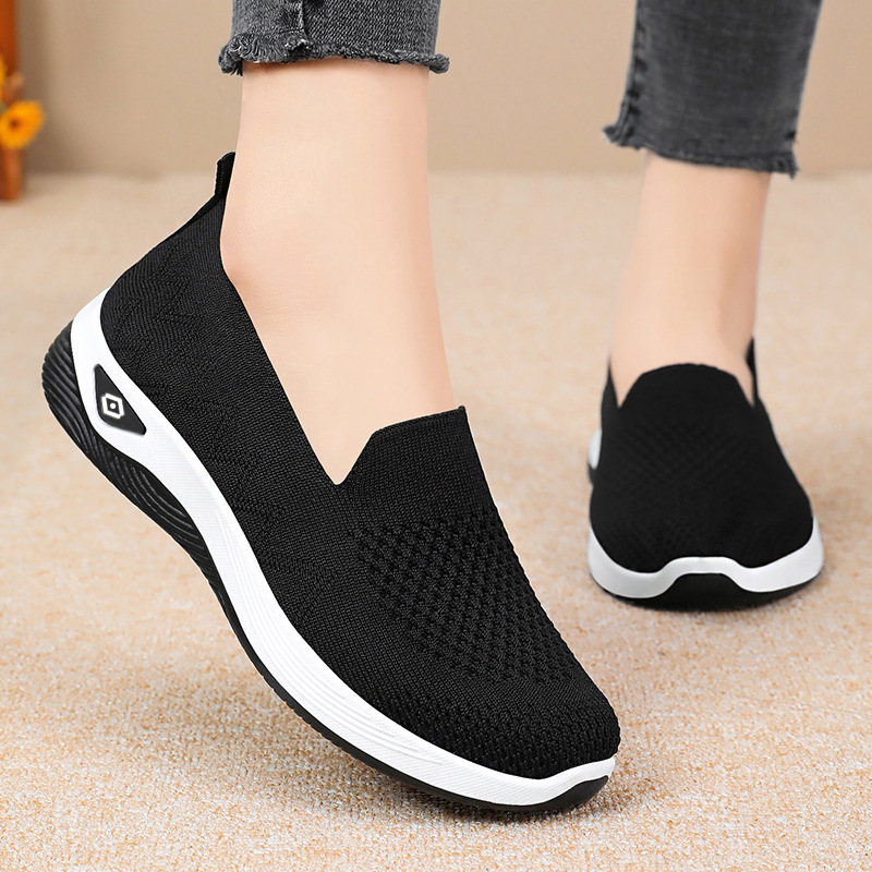 Zapatos de primavera para mujeres zapatos casuales de gran tamaño, zapatos transpirables, zapatos de malla cómodos, zapatos de tela viejos de Beijing para mujeres