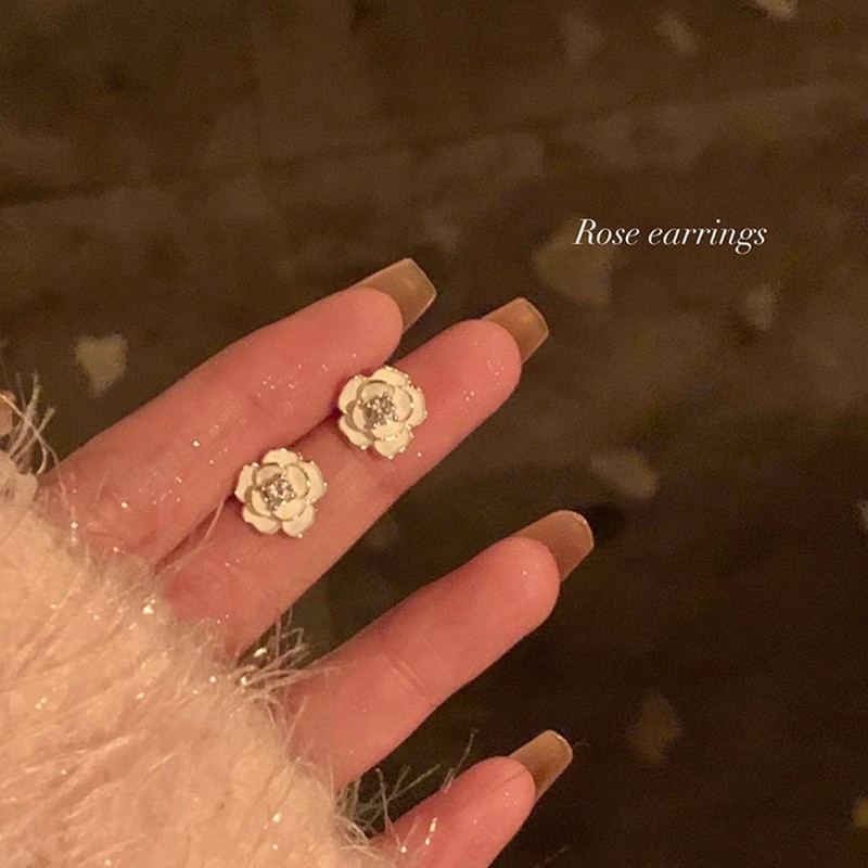 Pendientes de circón súper flash de alta calidad con aguja de plata 925 Pendientes de estilo explosivo de temperamento exquisito de lujo ligero femenino Pendientes de primavera y verano al por mayor