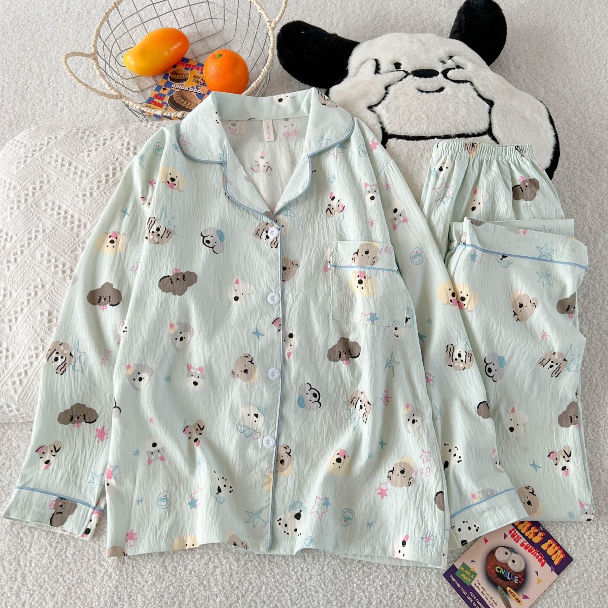 8806#파란색 배경에 동물