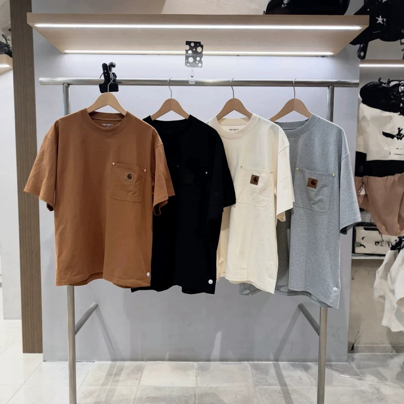 In-stock, real shot! Carhartt Eldon classic faux leather logo pocket studded short-sleeve T-shirt for men and women
