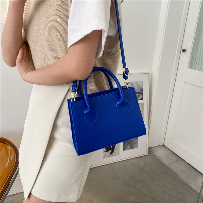 2024 primavera Nueva Bolsa cuadrada pequeña bolsa de estilo coreano de moda de este año de color sólido mini bolso de las mujeres
