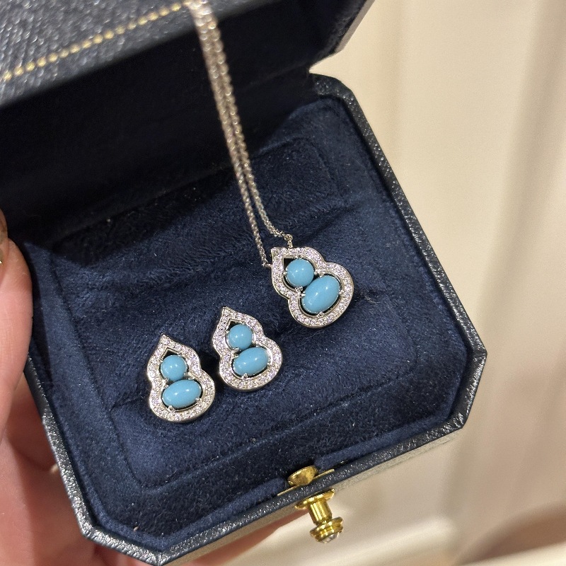Retro-style modern Chinese style full diamond turquoise gourd necklace and earrings, flattering and unique design, high-end Chinese style jewelry set.