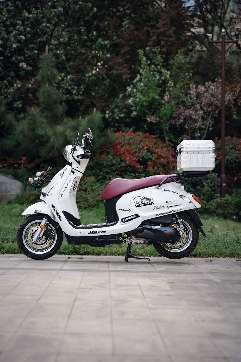 Suitable for Honda motorcycle tail box, retro trunk, scooter cargo box, helmet box, modification accessories, color box