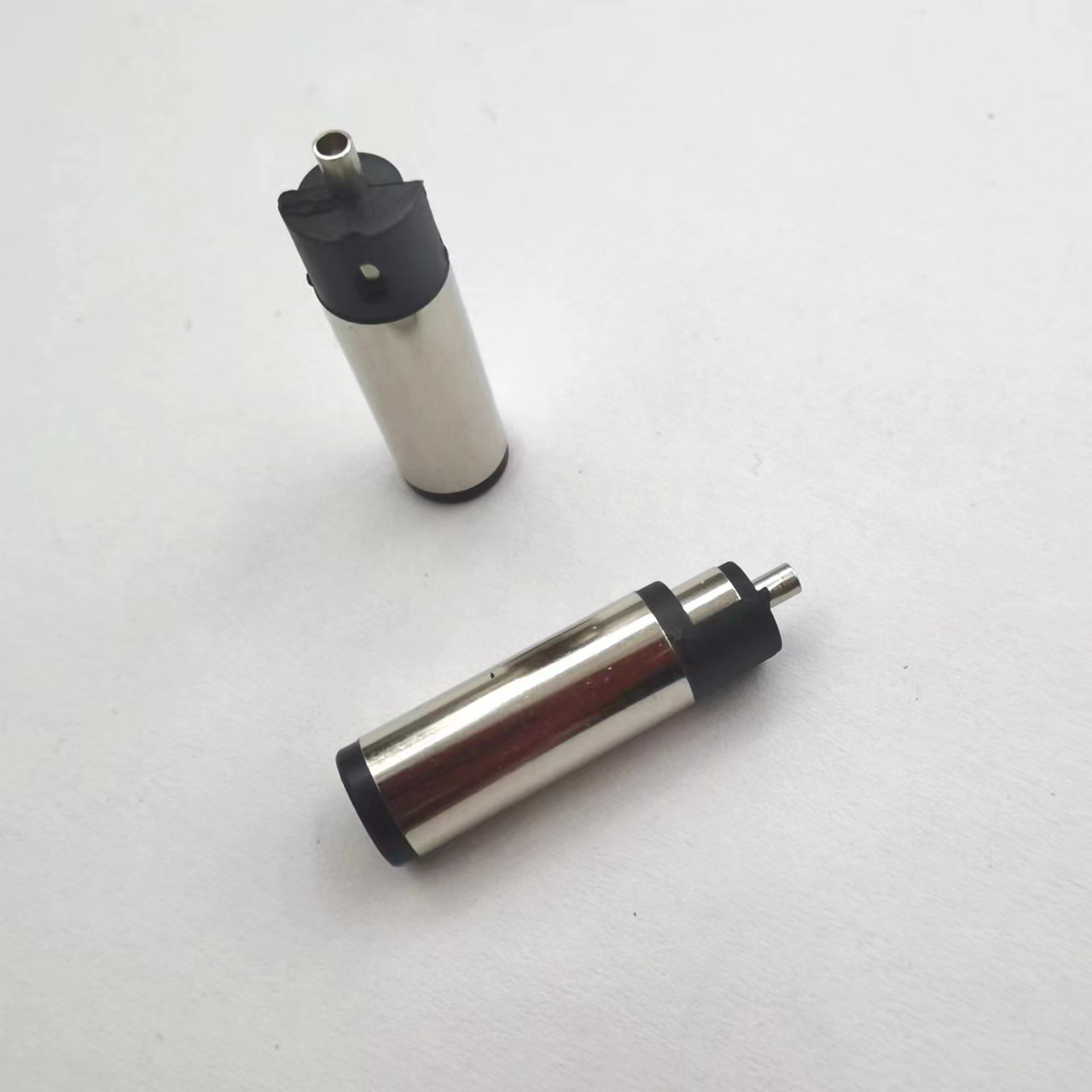 7406无台阶注塑黑色插头   7406公头  笔记本电脑插头