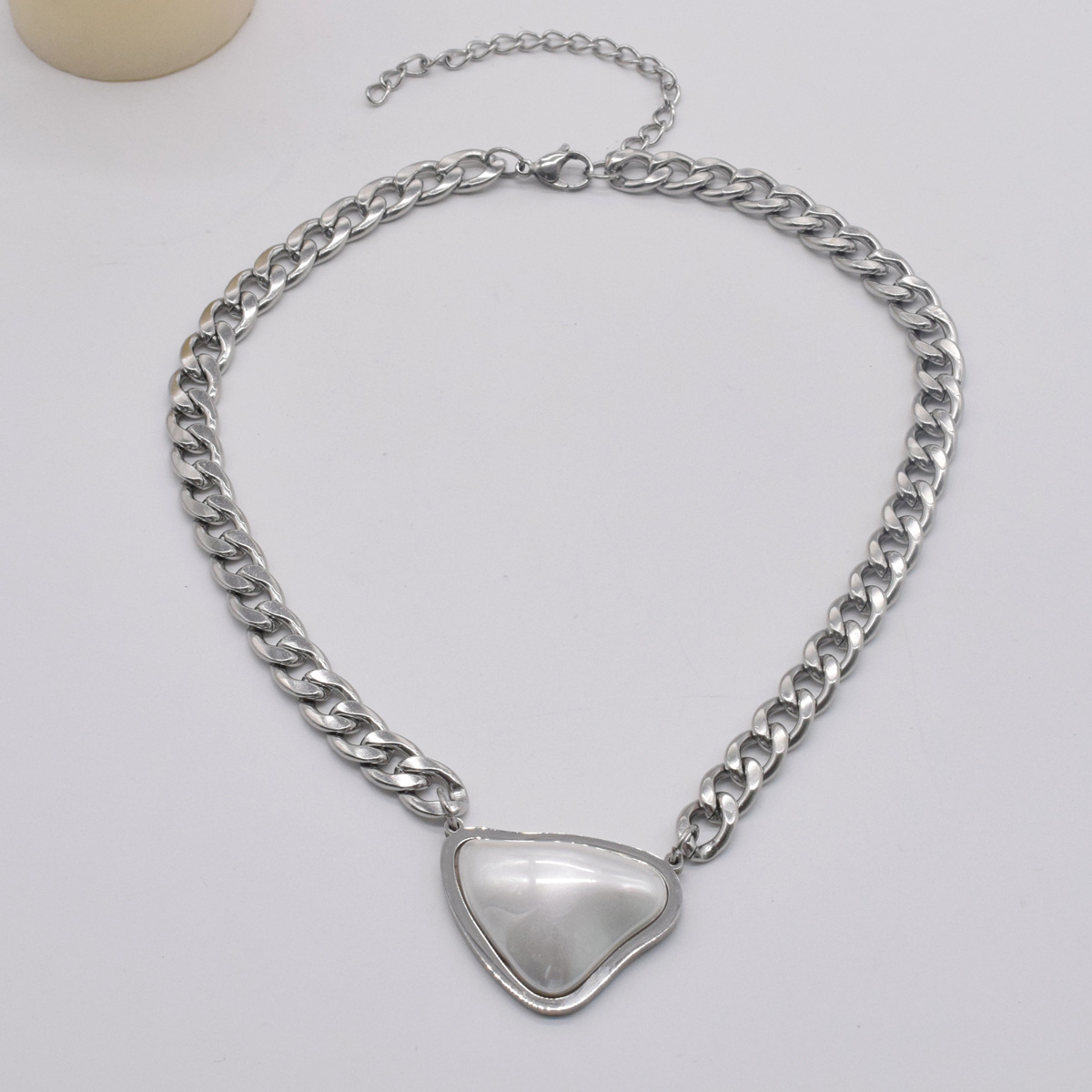 Simple Thick Chain Triangle Mother-of-pearl Titanium Steel Necklace display picture 3