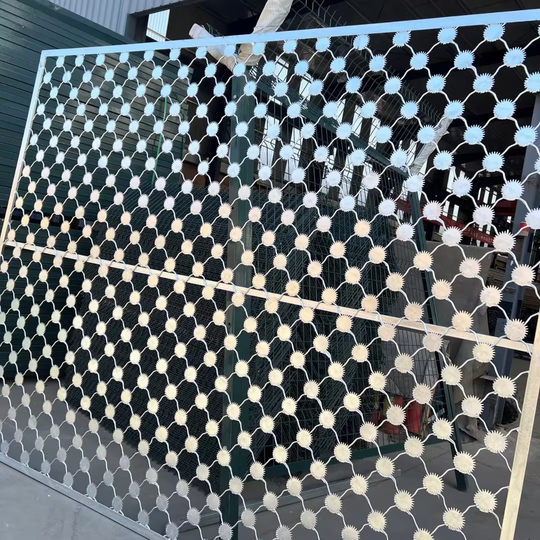 监狱护栏网Y型安全防御护网防爬刀片刺绳防爬网 刺丝滚笼支架