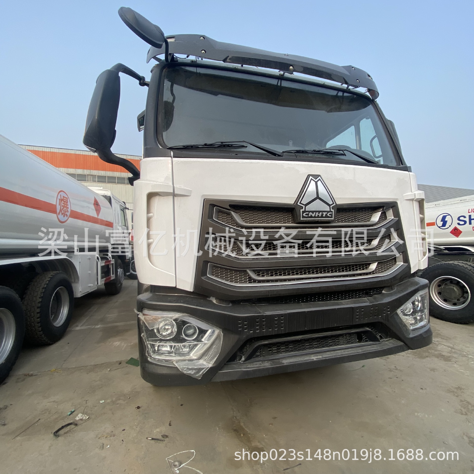 Direct Sales from Foreign Trade Manufacturers: In-Stock Sinotruk 380-Horsepower Haowo 8X4 Dump Truck, Remanufactured Cargo Truck, Tipper Truck
