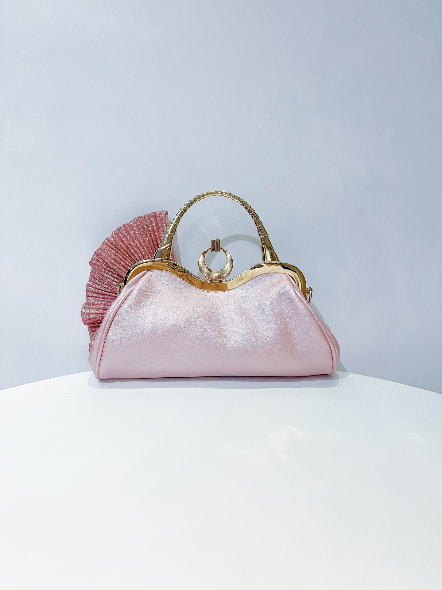 505g Weight Polyester Lining Material Ruched Bag Fashion Element Open Closure Type Single Shoulder Strap Strap Type Handbag Bags Type Casual, Party, Street Occasion Pu Leather Material Bow Knot Pattern All Seasons Season Women's Gender Elegant, Streetwear Style Pillow Shape Shape Small Size Pink Black Gold Pu Leather Bow Knot Ruched Bag Pillow Shape Evening Bags 15