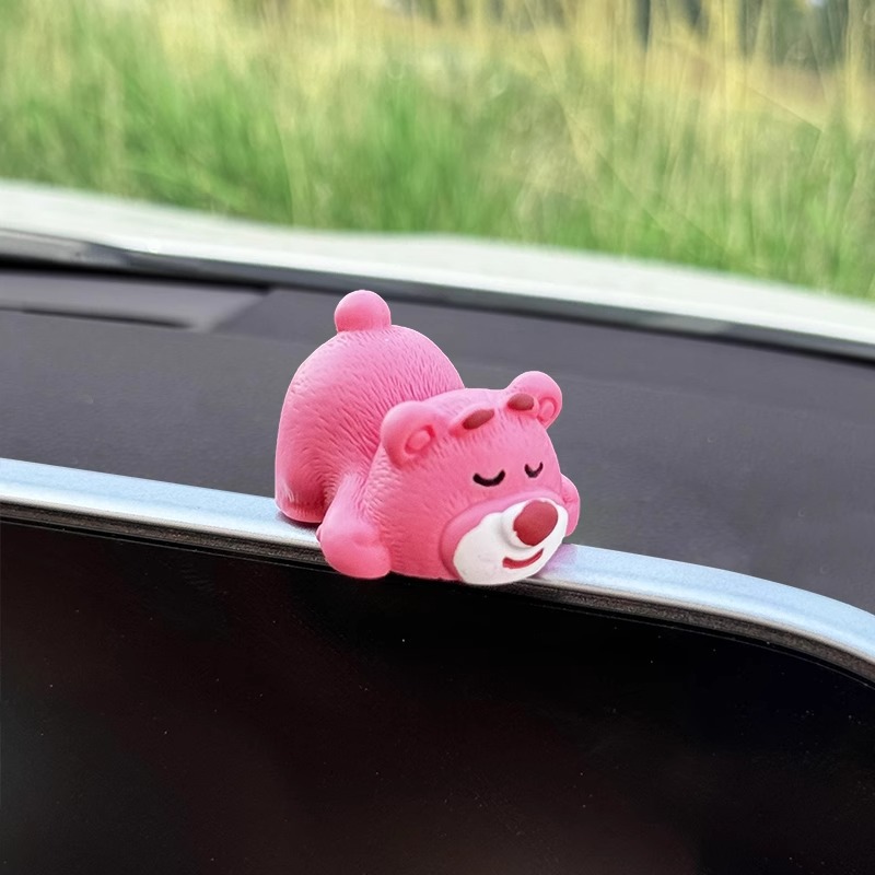 Adornos de coche lindo oso de fresa pantalla de control central descompresión muñeca pequeña accesorios de coche nuevo péndulo de decoración de celebridades de Internet