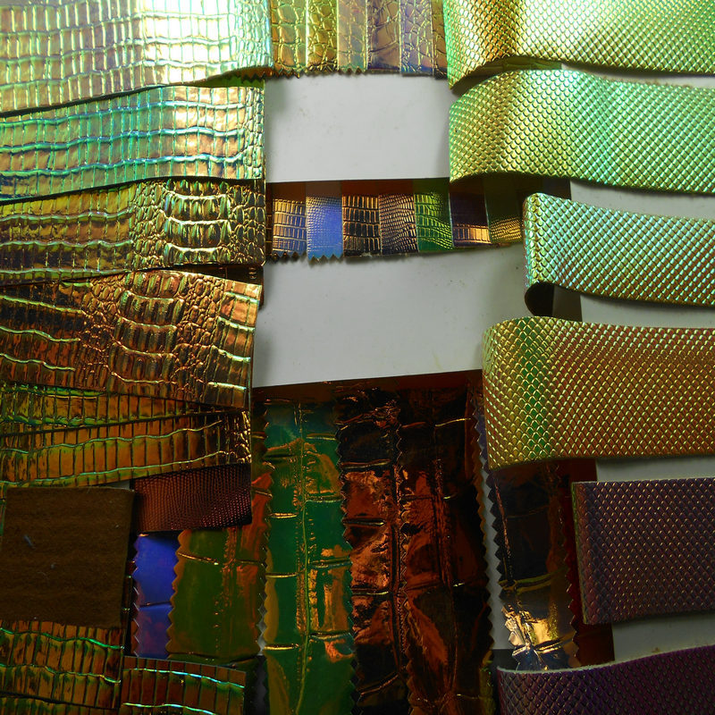 金属幻彩鳄鱼纹 贴膜蜥蜴纹 淋膜小蛇纹 镭射PU人造革鞋包革面料