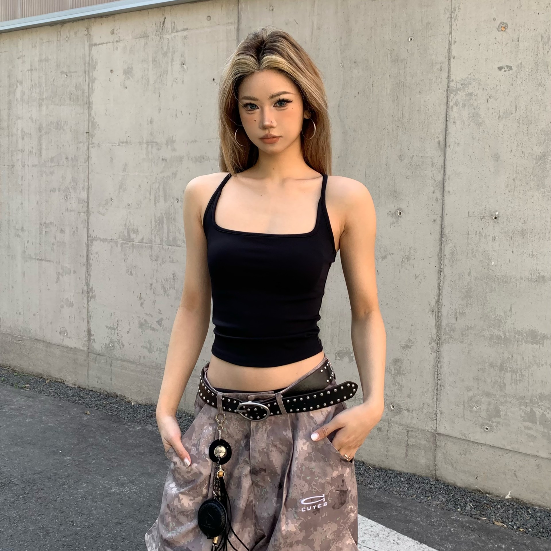 ヨガのベストの女性韓国のフィットネスは震動防止の細いベルトの一体の胸のパッドを集めて外にファッションの美背のランニングのブラジャーを着ます。