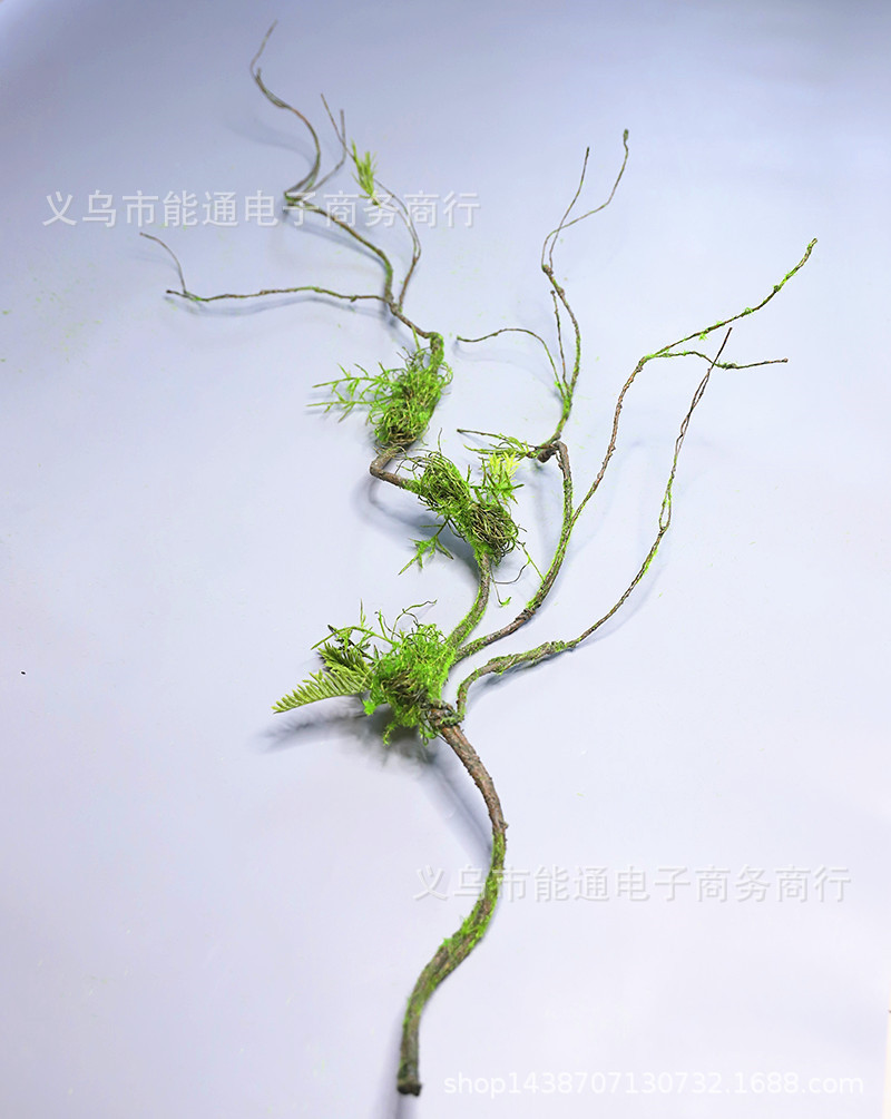 Simulated moss and vines