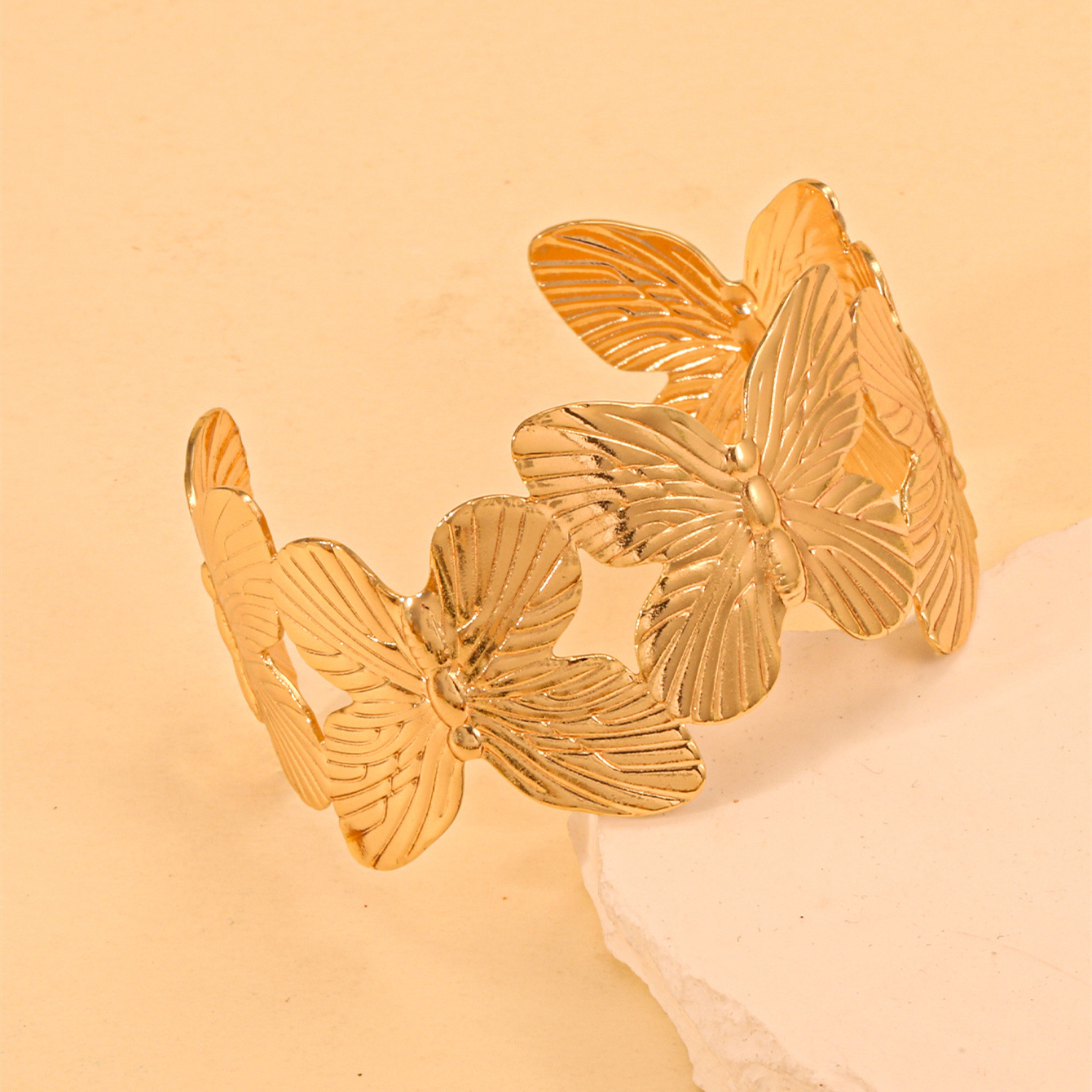 Europa y los Estados Unidos oro galvanizado imitación de frita abertura pulsera temperamento pulsera de moda transfronteriza lujo ligero alta sensación de joyas al por mayor
