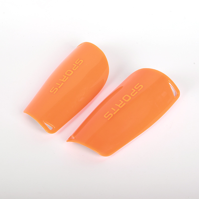 Venta al por mayor adulto fútbol pierna guardia deportes pierna guardia duro PVC engrosada insertar guardia de los niños equipo de protección pie guardia