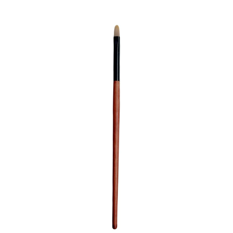 Precise concealer brush, against dark circles under the eyes, no trace