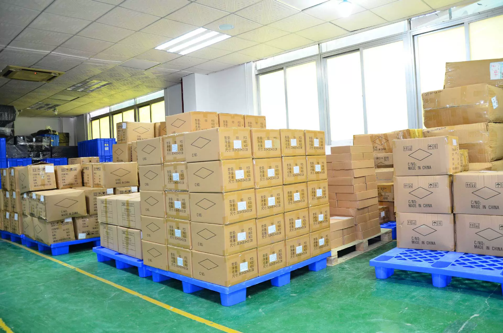 索达数码成品仓库