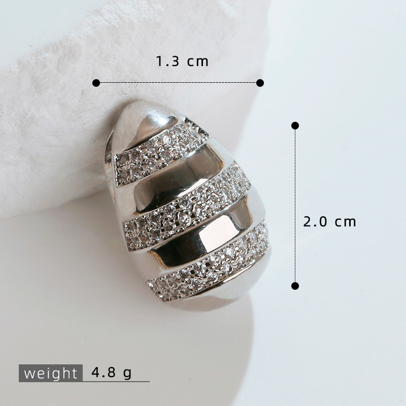 Europa y los Estados Unidos espiral gota de cobre micro incrustación 18K oro chapado retro simple moda transfronteriza colgante de collar de venta caliente de mujer