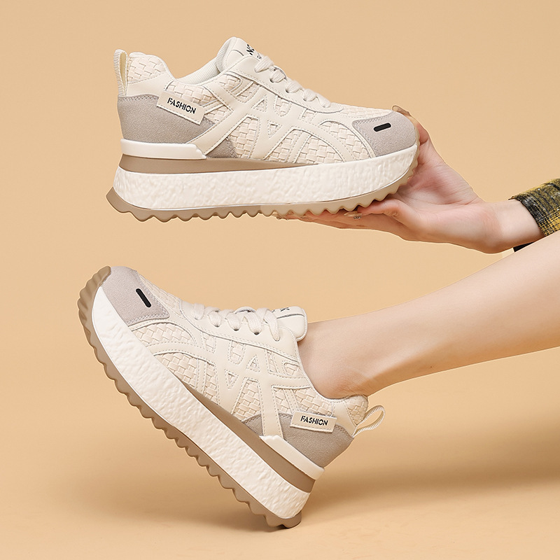 New Casual Color-Blocked Women's Sneakers, Wide-Fit Sports Shoes, Versatile German Training Shoes, 2026 Spring New Large-Size Women's Shoes