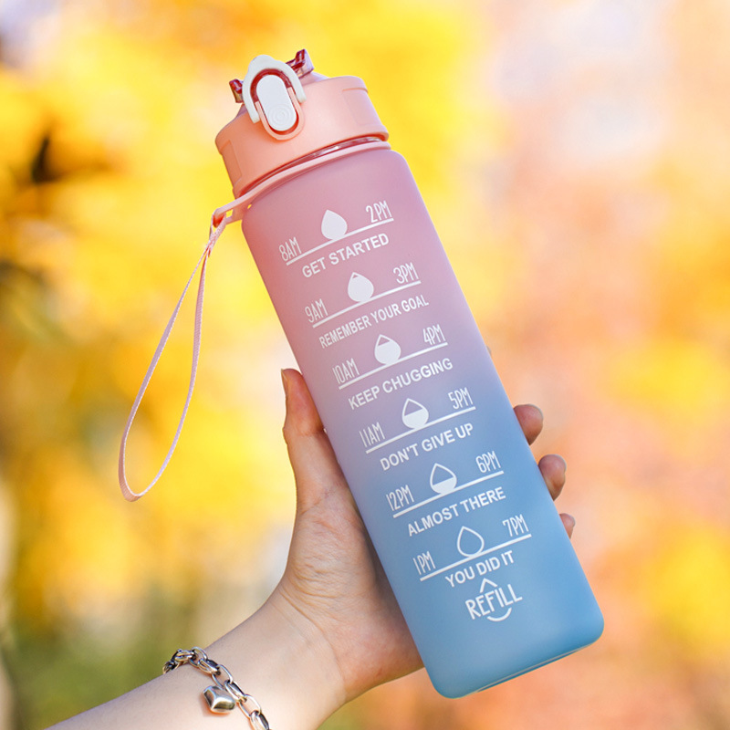 Espacio de gradiente transfronterizo Taza taza de tres conjuntos taza mediana cuerda de elevación cubierta elástica taza de paja deportes al aire libre portátil 750ML taza de agua