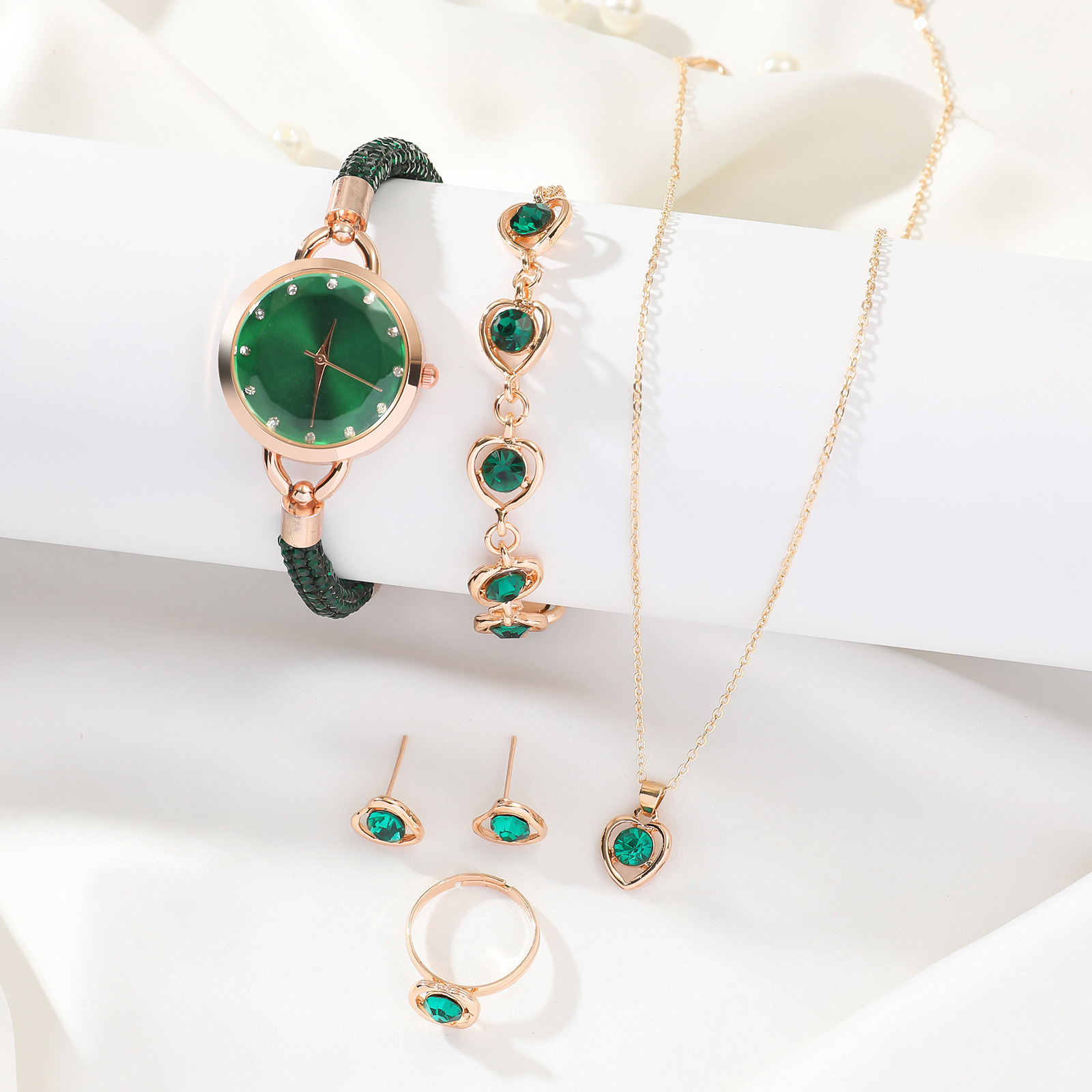 Emerald Inlaid Diamond Watch 10