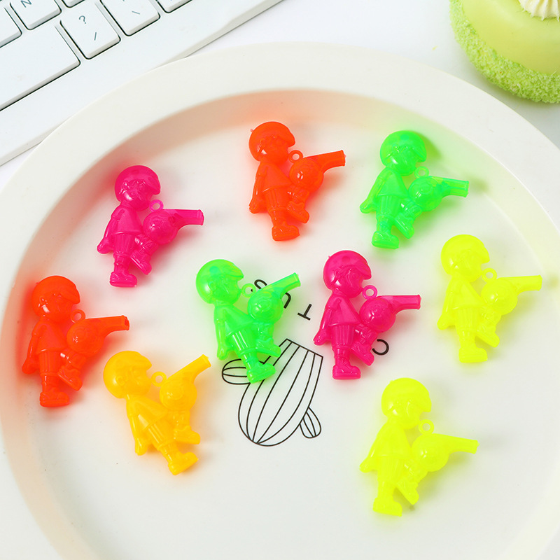 Copa del Mundo de fútbol silbato de plástico Smiley silbato árbitro de los niños pequeño regalo alegría accesorios puesto Juguetes