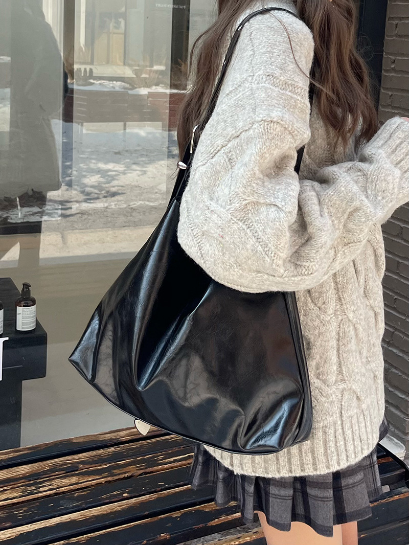 New Black Soft Leather Large Capacity Commuter Leisure Tote Women's Korean Fashion One Shoulder Crossbody Bag_voghion.com