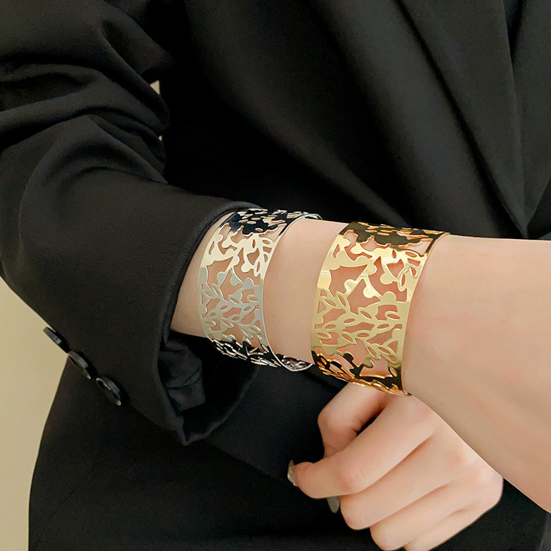 Elegant Exaggerated Geometric Alloy Bangles Wholesale display picture 4