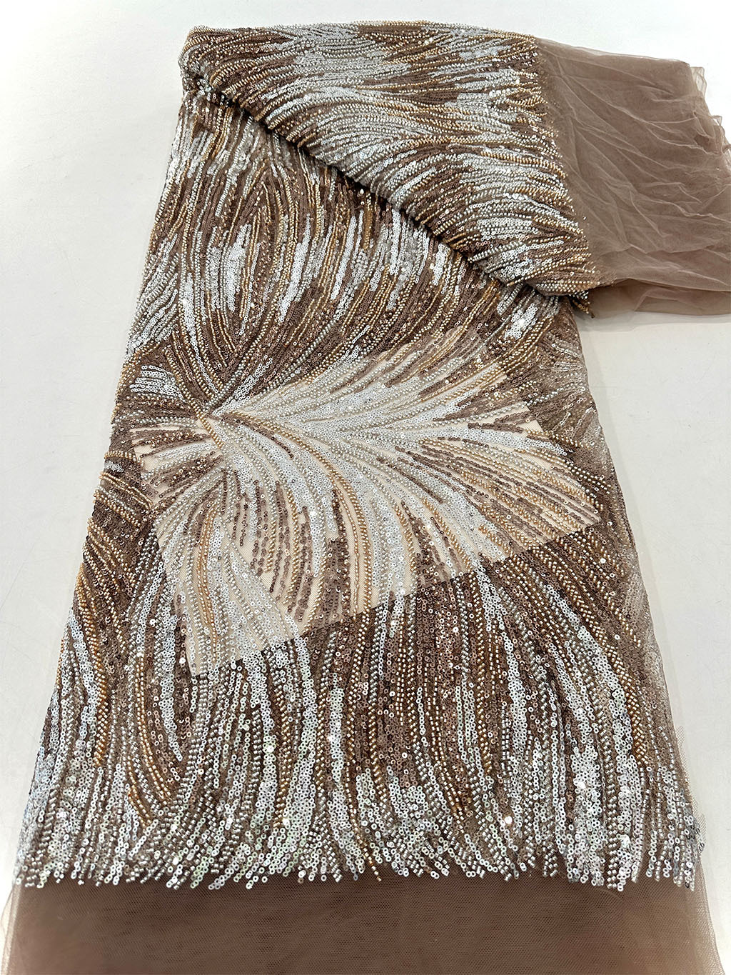 Bridal dress lace fabric vestido de noche europeo y americano malla lentejuelas tela bordada con tubo de cuentas