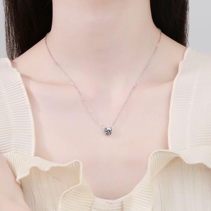 ライブブロードキャスト人気の s925 スターリングシルバーモアッサナイト 1 カラットのネックレス女性のライト高級 4 爪メッキ pt950 モアッサナイト鎖骨チェーン
