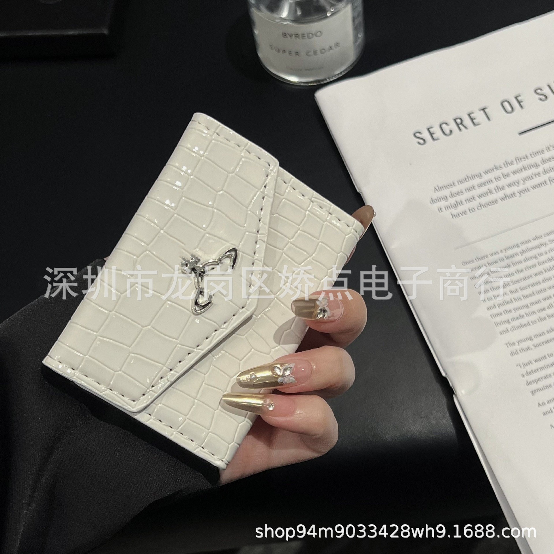 오르간 카드 홀더 흰색 악어 무늬 중공 서양 태양 라벨