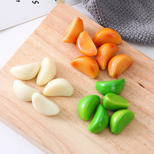Simulation garlic slice model simulation garlic food and play keychain ornaments creative sweet garlic Laba garlic bag pendant