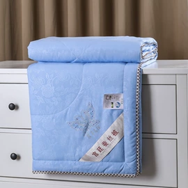 蚕丝被;纤维被;羽绒被