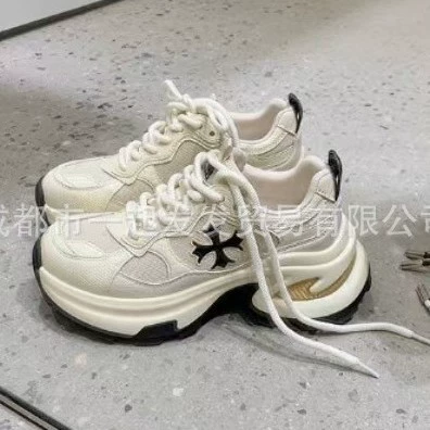 Су Иньинь та же модель 7,5 см крестоцветные кроссовки с толстой подошвой повседневные ботинки для девочек-пап кроссовки 2025 весенние кроссовки