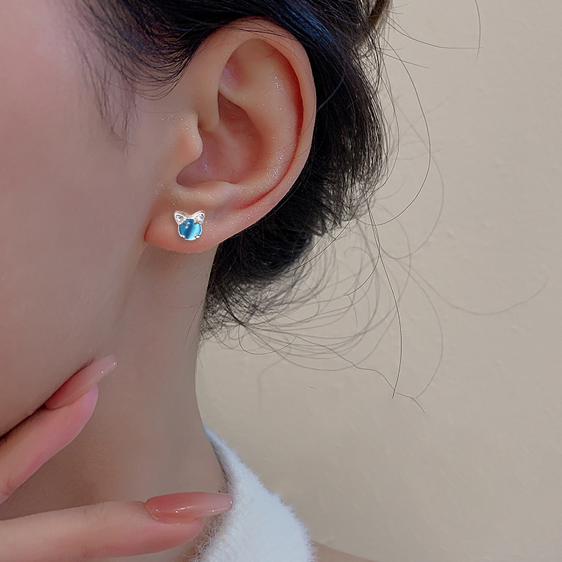 Ancient Cat Ning Gradient Blue Cat Earrings for Women Suitable for Winter Cute Flash Diamond Cat Small Earrings Trendy Girl Ancient Cat Ning Gradient Blue Cat Earrings for Women Suitable for Winter Cute Flash Diamond Cat Small Earrings Trendy Girl