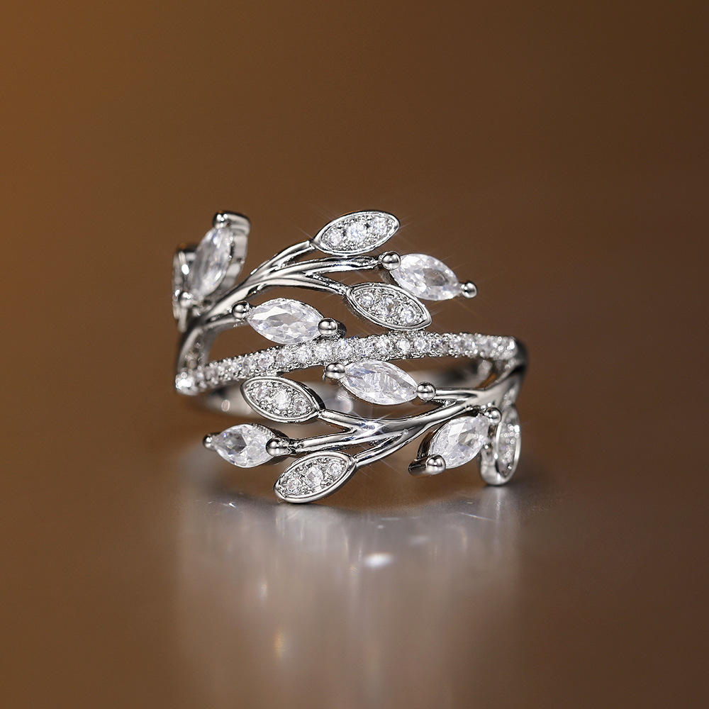 Cao Shi's Twisted and Interlaced Leaf Ring, Female Creative Personality, Flower Leaf, Octagonal Flower, Zircon Ring_voghion.com