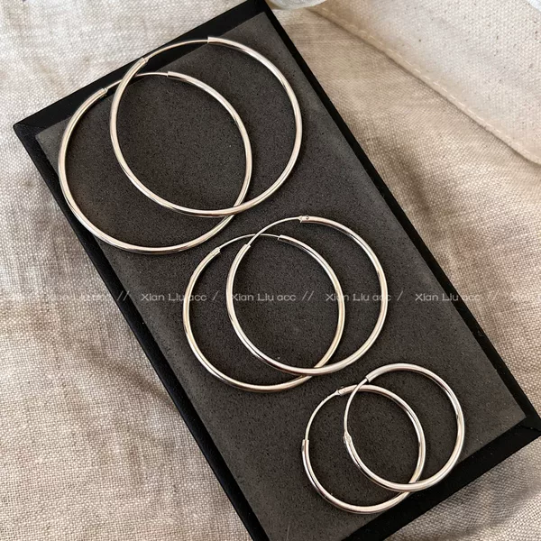 Korean-style simple thick silver hoop earrings for women with square or round faces, make the face appear smaller, versatile and elegant, with a high-end feel