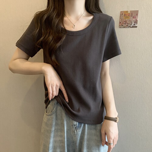 Plus-size women's summer short-sleeve French-style loose t-shirt with round neck, hiding belly, slimming black top for casual wear