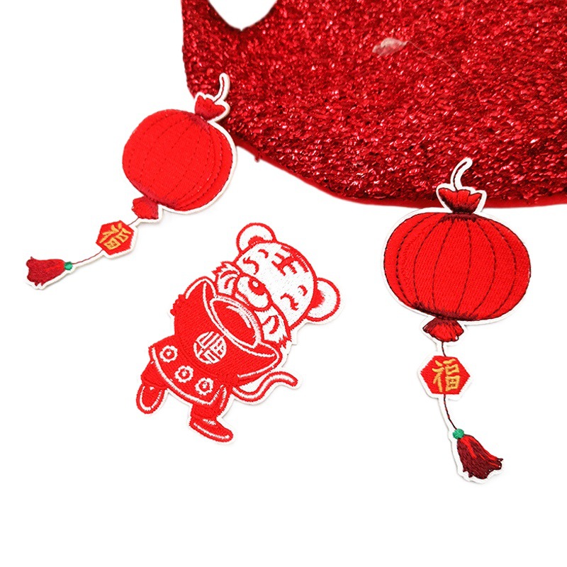 Hui Chenming en Stock Elementos de Año Nuevo Tigre pegatinas de tela Tigre año festivo bordado pegatinas ropa para niños teléfono caso bordado Accesorios