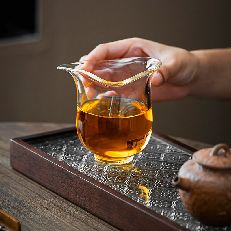Transparent Handmade Tea Ceremony Sharing Cup for Home and Office Use, High-End Tea Cup, Thickened High Borosilicate Glass Tea Pourer