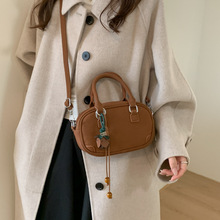 跨境简约复古手提小包包女2025新款秋冬时尚斜挎包通勤单肩枕头包