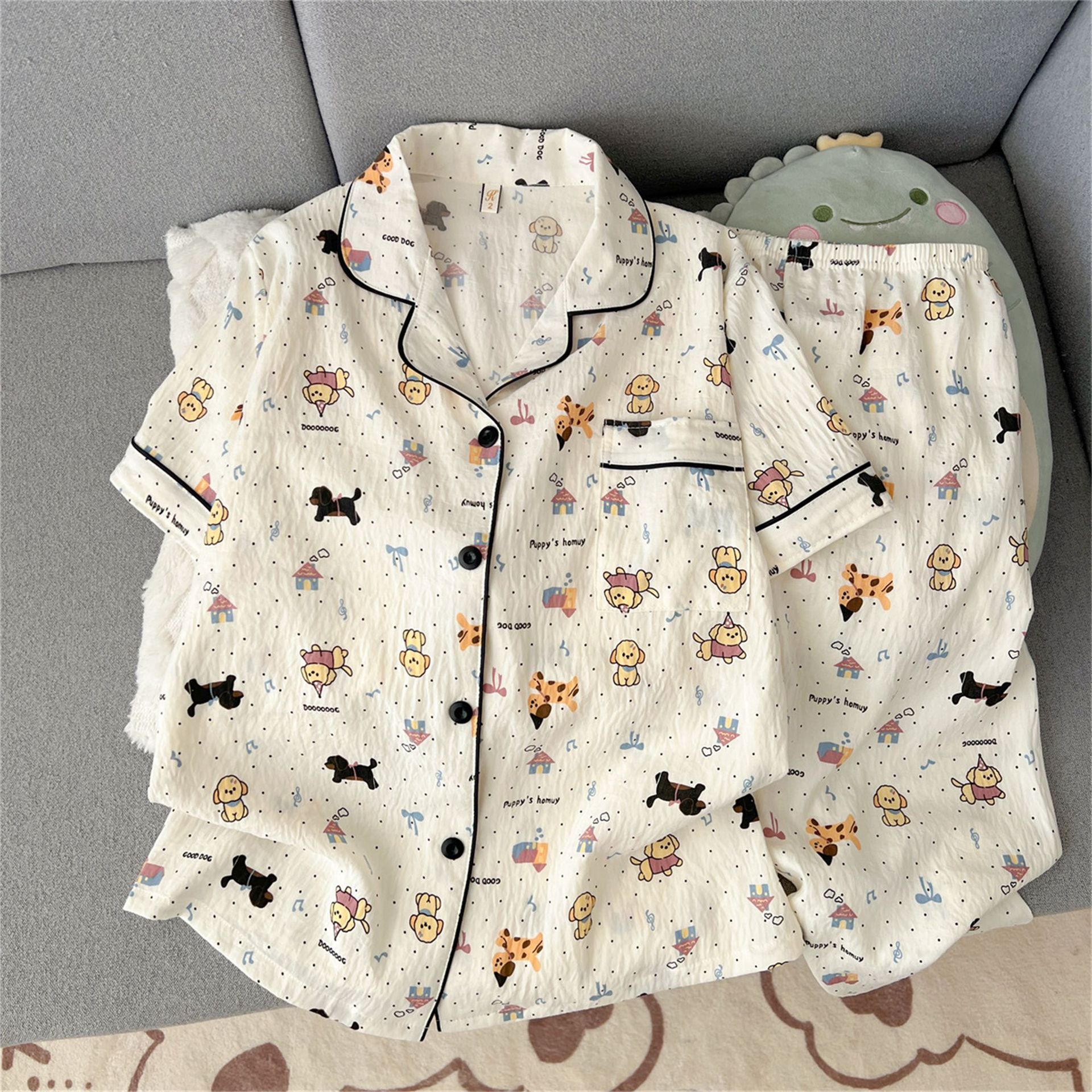 Al por mayor transfronterizo verano nuevo algodón nubes pantalones de manga corta pijama de niña con la solapa cardigans dibujos animados set de ropa para el hogar