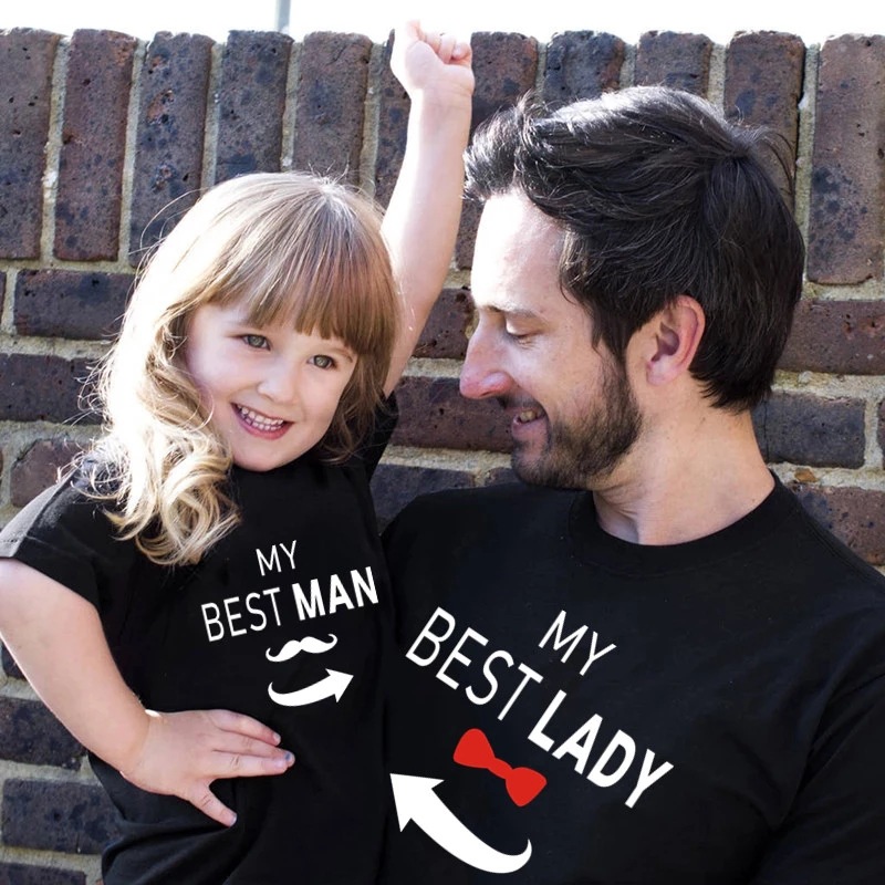 Ropa de padre e hijo diferente 2022 nueva camiseta de manga corta una familia de tres y cuatro familias de verano ropa de mujer frita en la calle