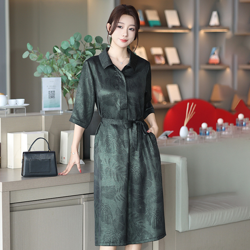 Three styles of plus-size dresses for mothers, fashionable and age-reducing, loose-fitting Chinese-style dresses for middle-aged and elderly women, purple floral slimming dresses