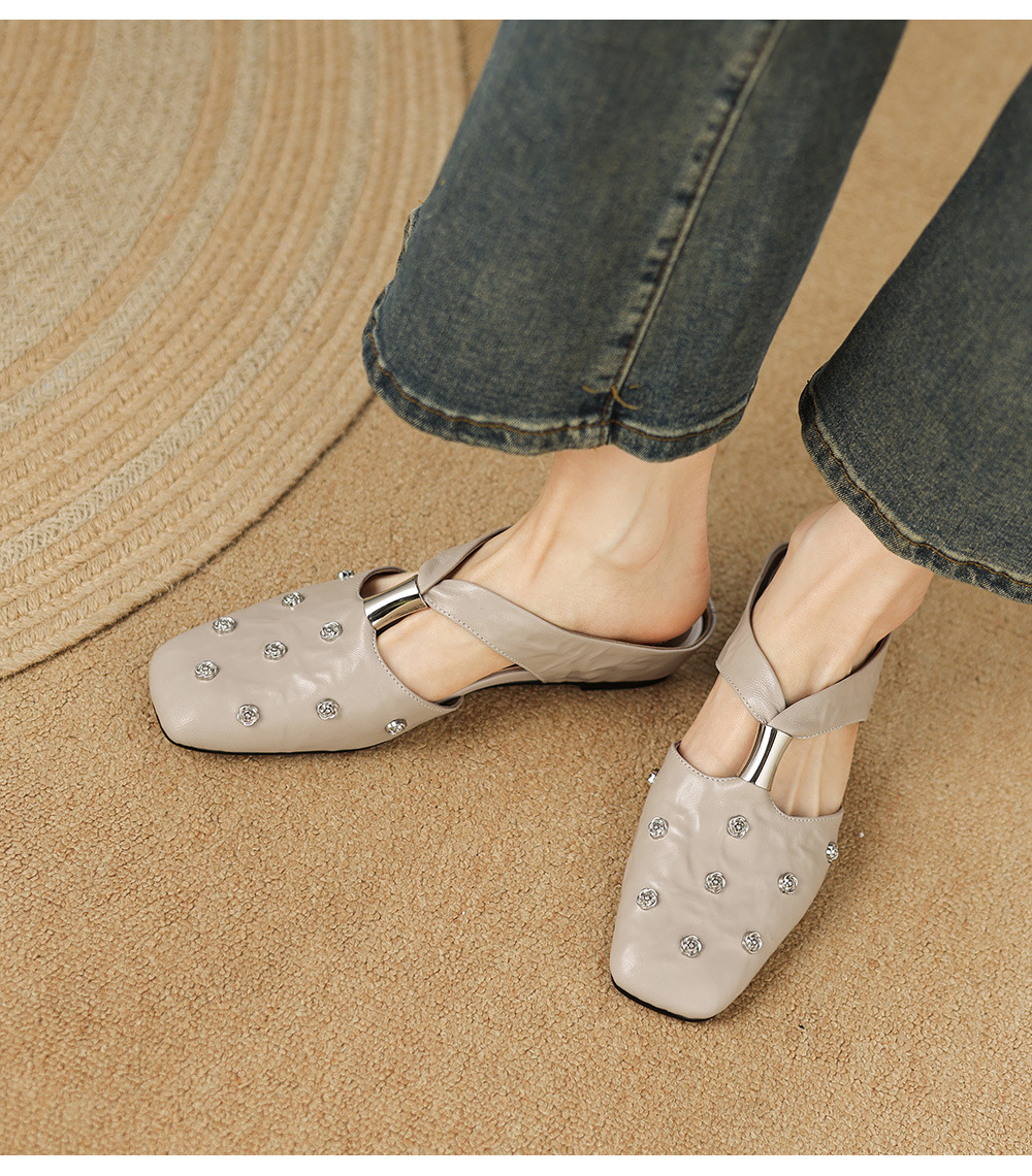 Dép sandal nữ quai chữ V đế bệt da cừu hoa nổi — đen chi tiết 8