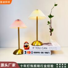 跨境简约百褶布艺金属台灯触摸调光卧室床头摆件可充电氛围小夜灯