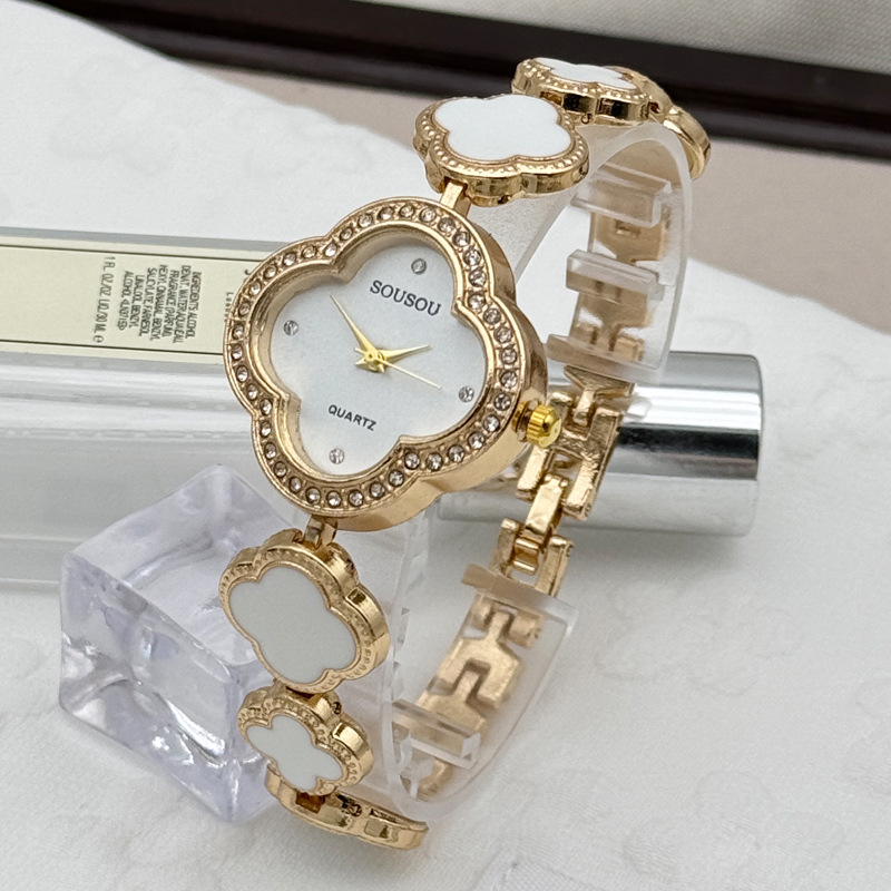 Trendy Foreign Trade Live Fashion Petal Four-Leaf Clover Bracelet Women's Watch with Diamonds, Elegant and High-End Quartz Wristwatch