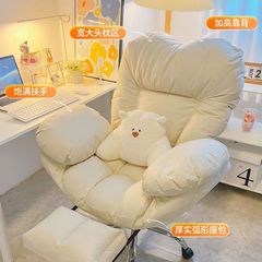 怠け者のパソコンのソファーの椅子の家庭は快適で長く座っています。